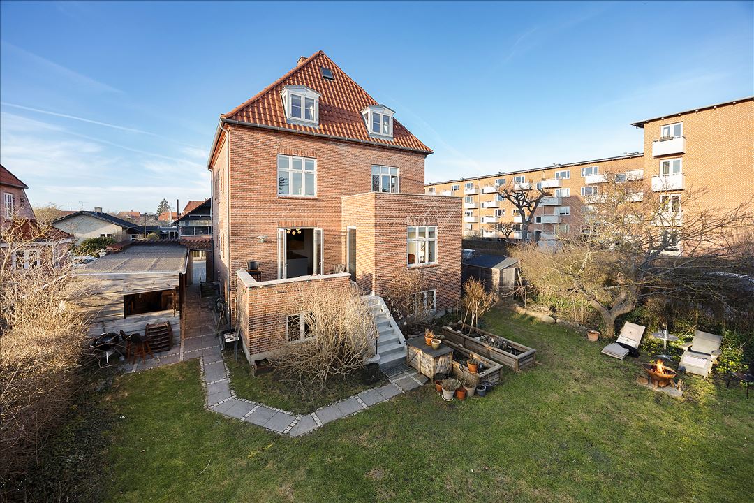 2300 kaprifolievej 1 1
