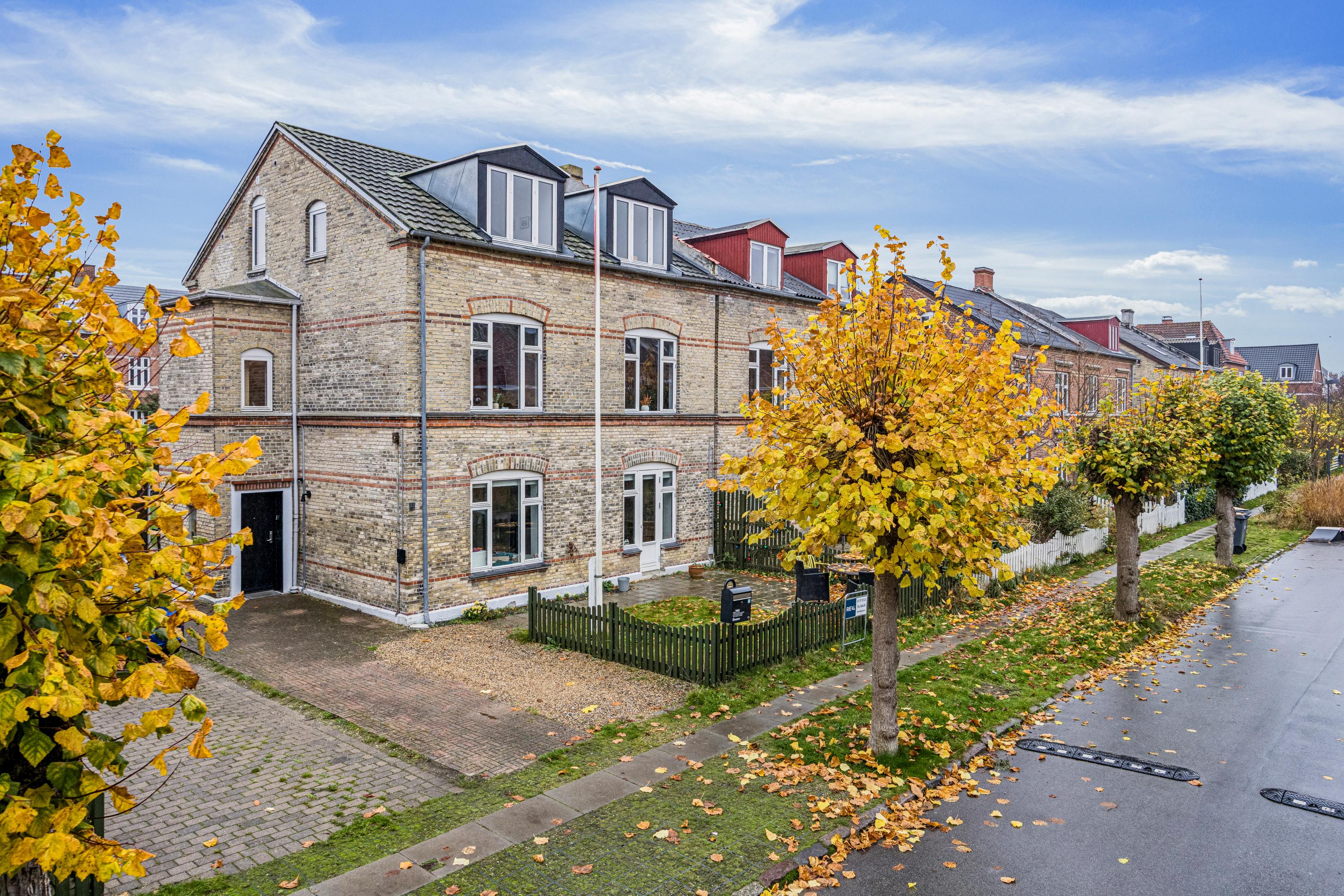 Kongedybs Allé 13, 1