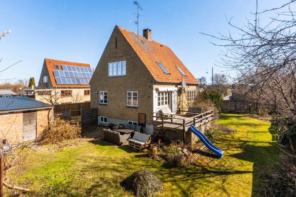2300 rode mellemvej 104 1