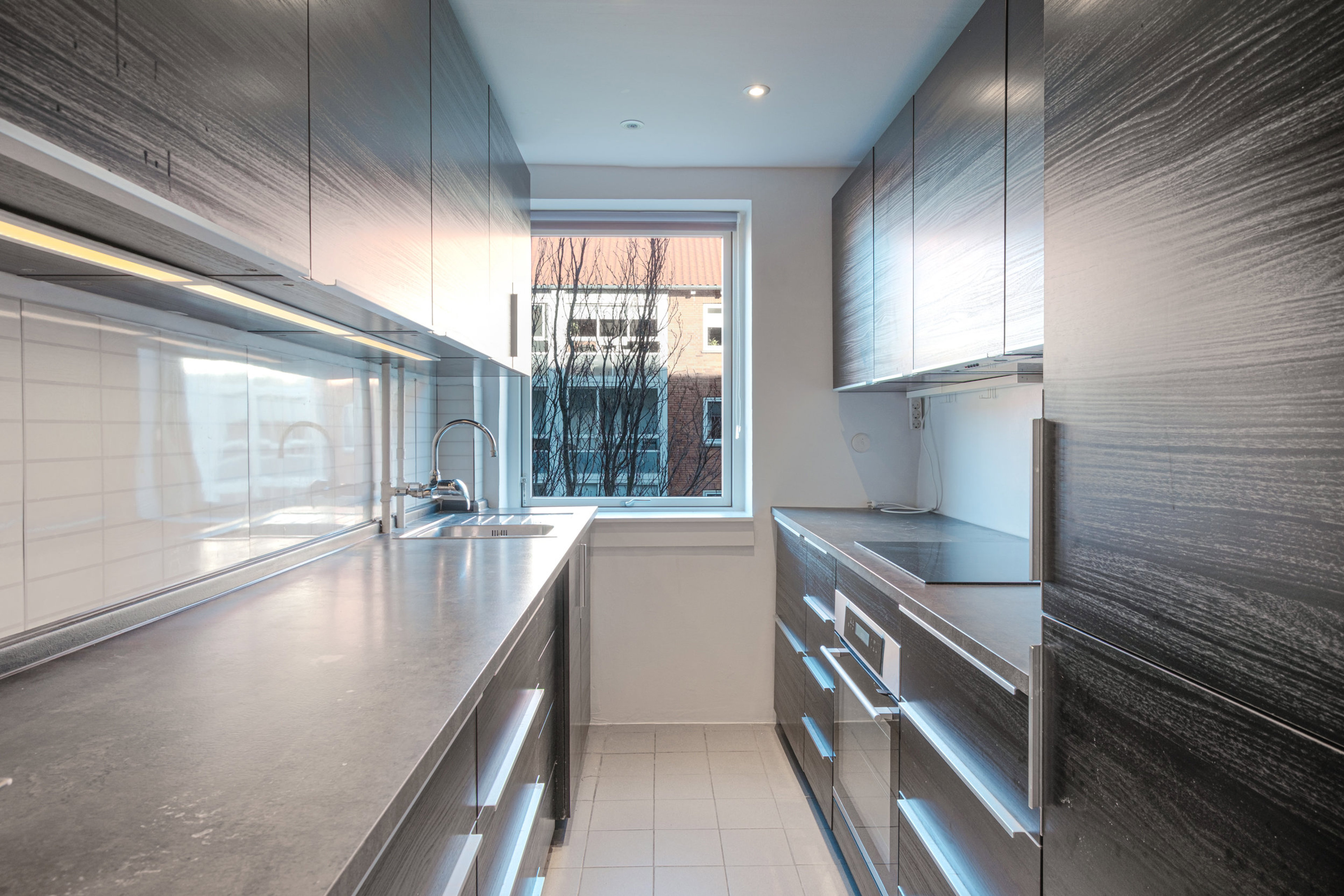 Hovedvejen 180, 1. tv.