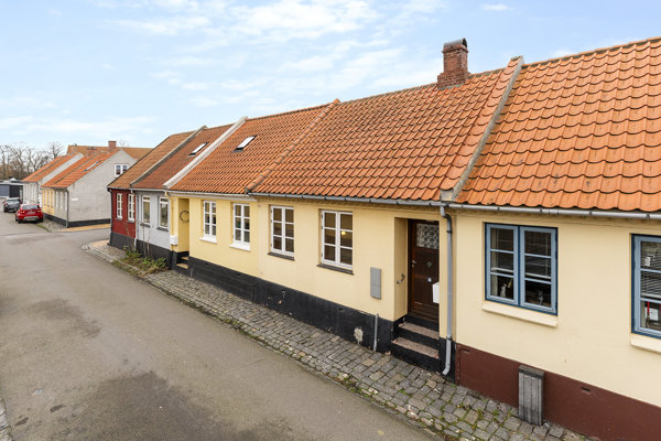 3700 lokkegade 38 ronne 1