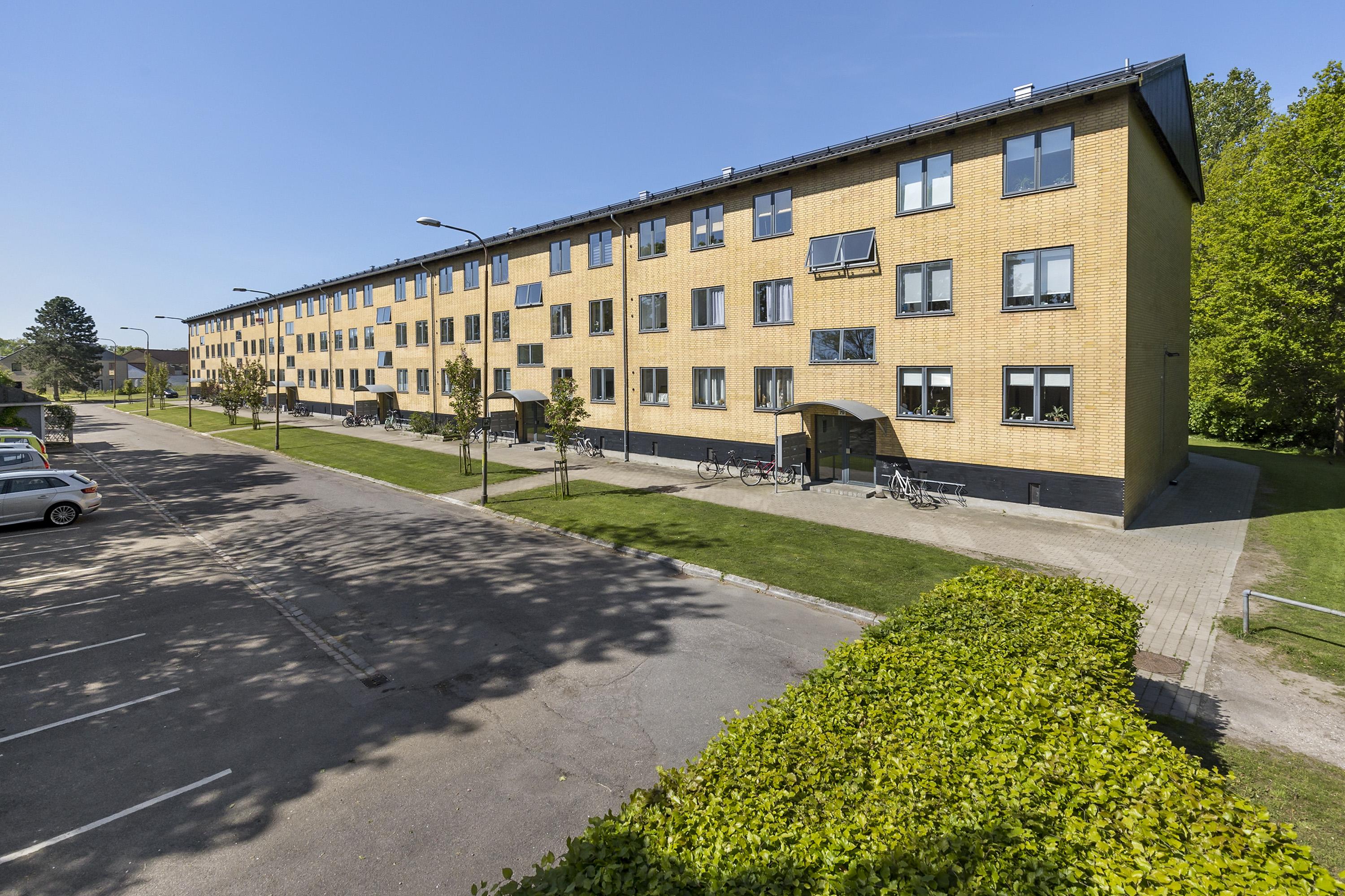 Ejboparken 75, 1. tv