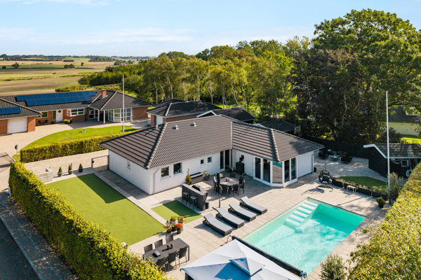 Hareskrænten 8, Rørby