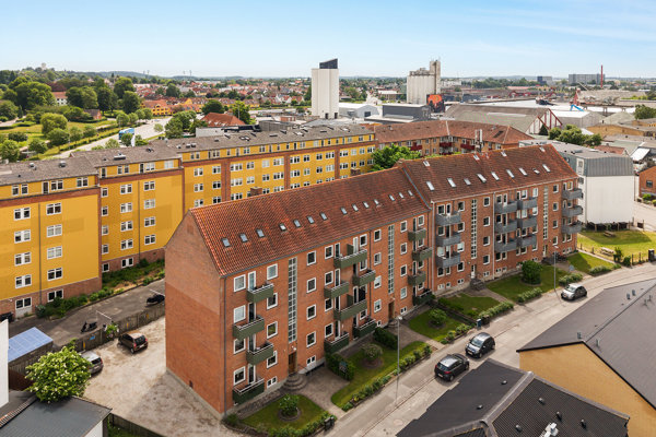 Skellet 5, 1. th.