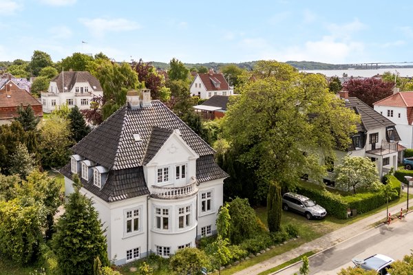 Scharlingsvej 5, Strib