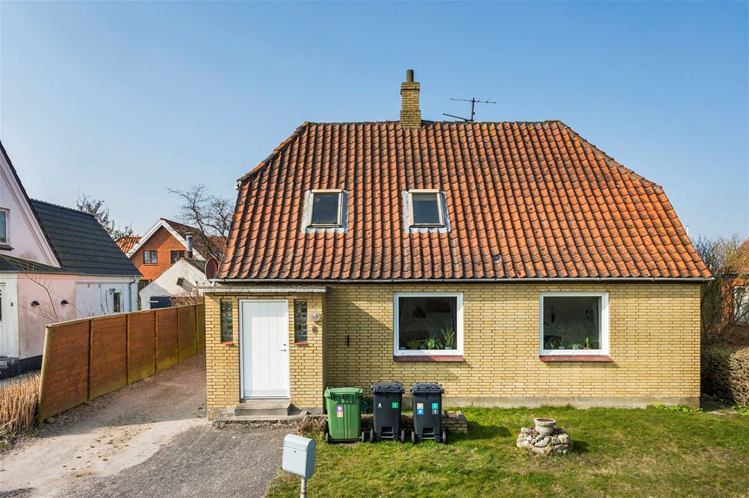 Kirkevej 6, Horne