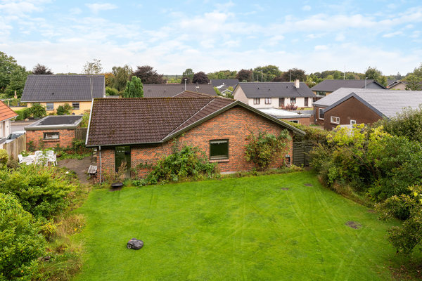 Akelejevej 16, Høgild