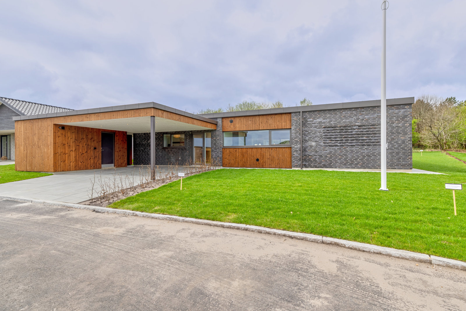 7400 gilmosehaven 103 1