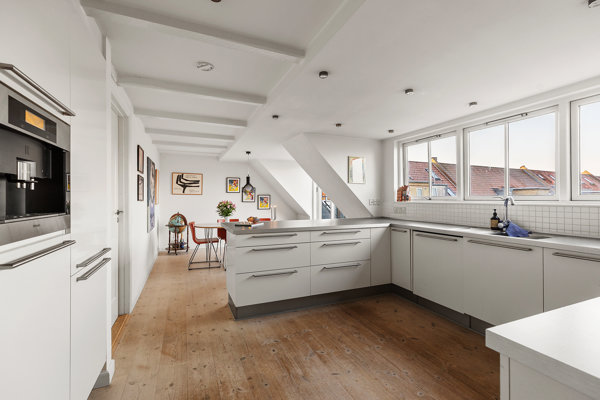 8000 joh baunes plads 18 5 tv 1