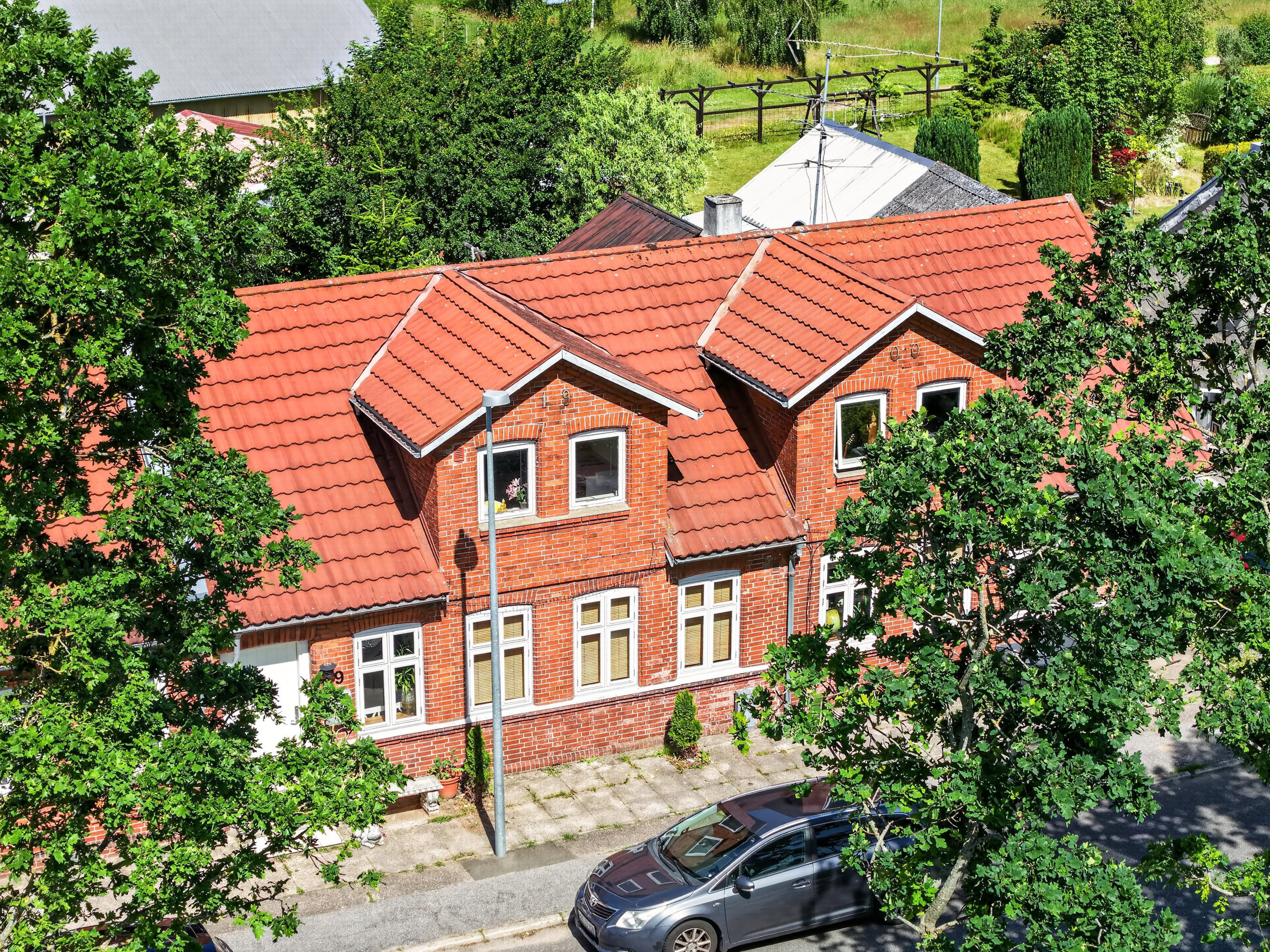 Stationsvej 9, Hatting