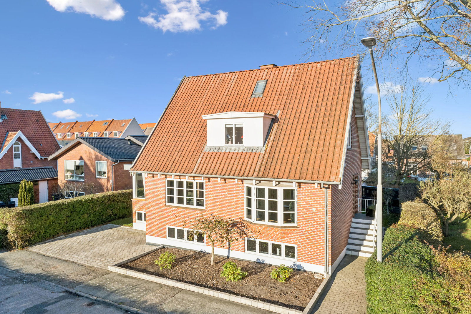 9000 poul buas vej 6 1